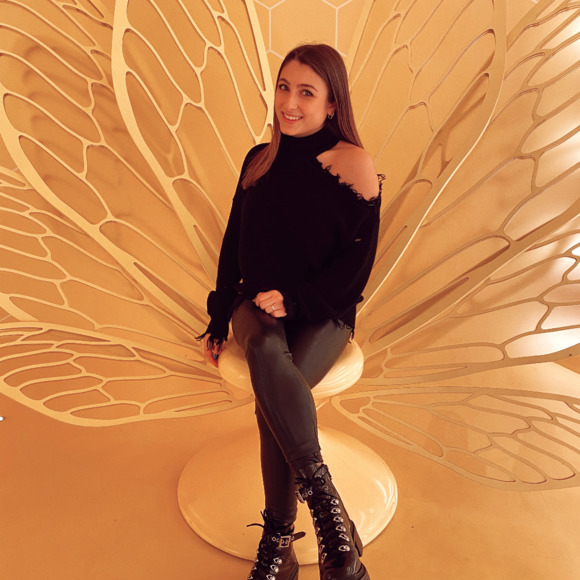 Meet your Posher, Noelle - Picture 1 of 1